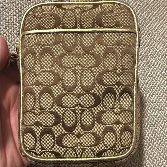 Coach Signature Tan Monogram Wristlet camera case metallic - Picture 2 of 9